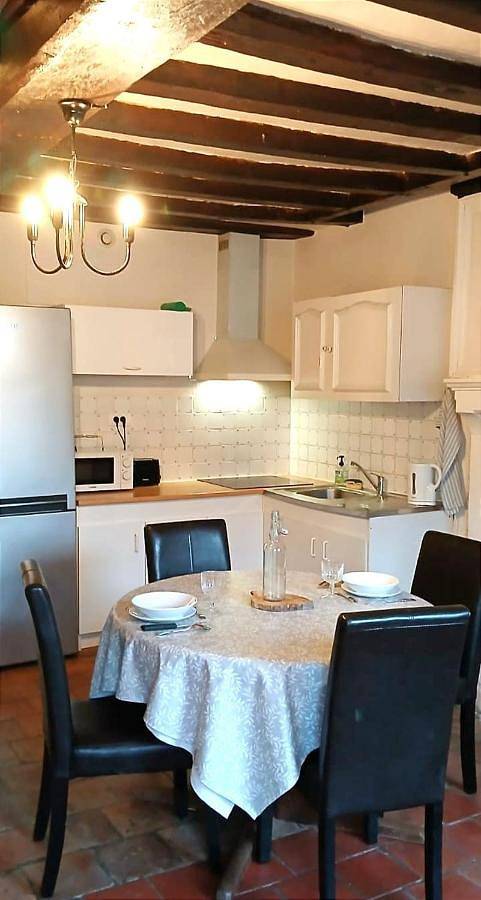 Appartement entier, One-Bedroom Apartment in Bernay-Neuvy-en-Champagne, Sarthe