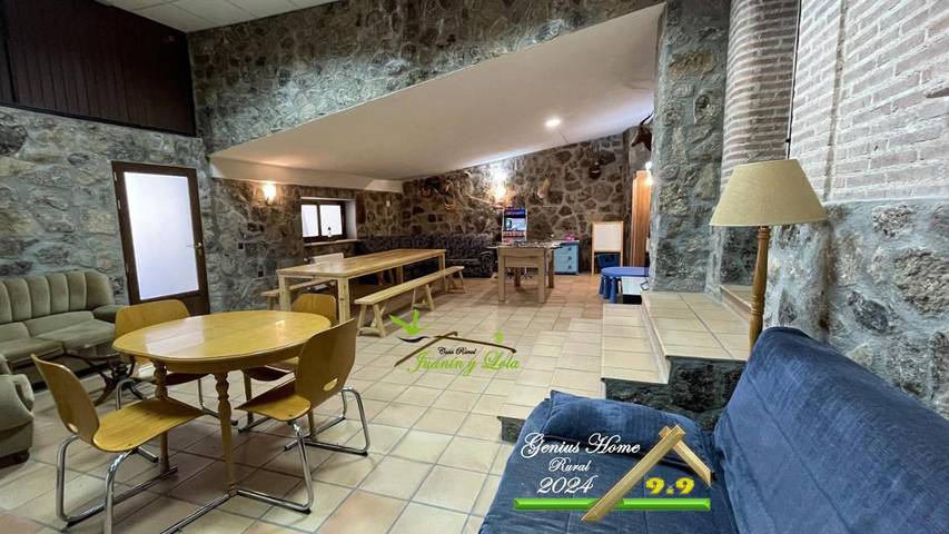 Casa rural para 17 personas, con piscina además de jardín y vistas, Se admiten mascotas en Los Ibores