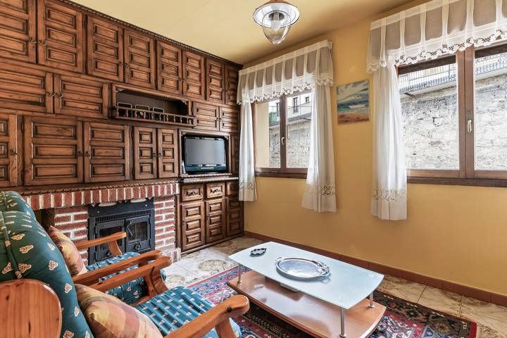 Casa de vacaciones 'Carmina' con vistas a la montaña, terraza privada y Wi-Fi in Colunga, Costa Verde