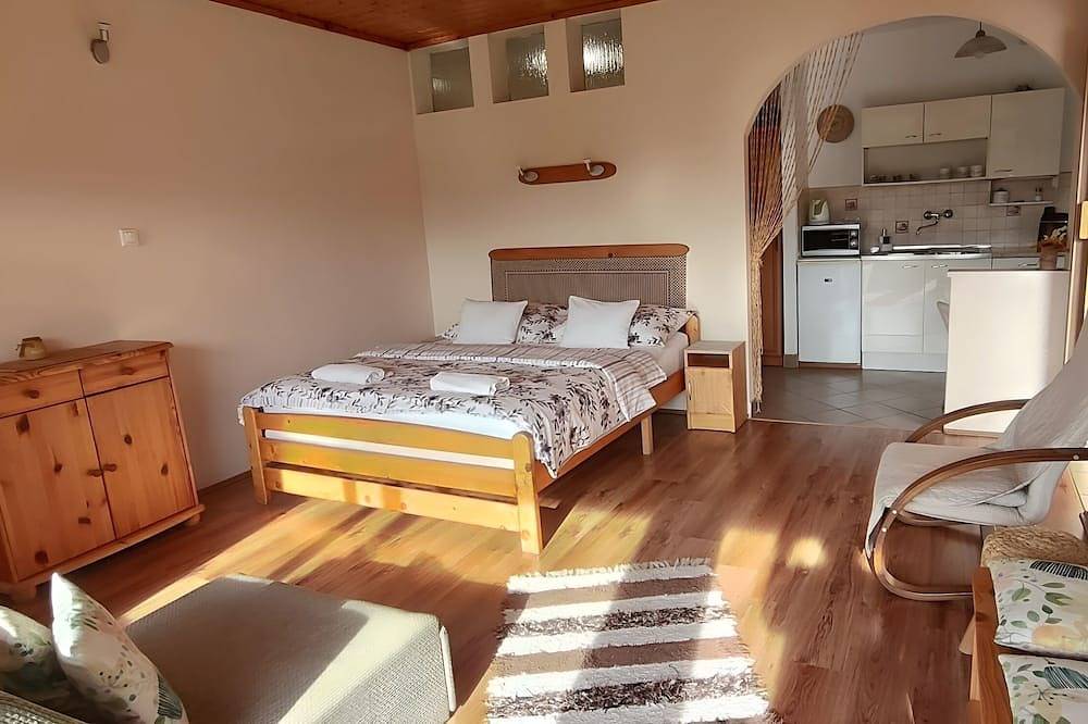 Ganze Wohnung, Harmony of romance and nature for two, in a double bedroom in Mischkolz, Borsod-Abaúj-Zemplén megye