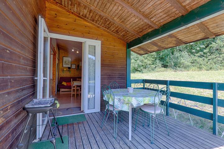 Chalet 'D'alpion' con piscina condivisa, terrazza privata e giardino in comune in Les Tourrettes, Nyons e dintorni