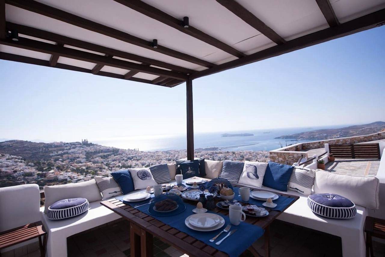 Ermoupolis Panorama Art Villa in Alithini, Syros