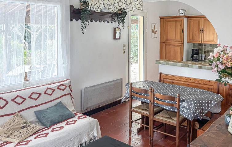 Location de vacances pour 5 personnes, avec terrasse ainsi que piscine et jardin à La Croix-Valmer - 4