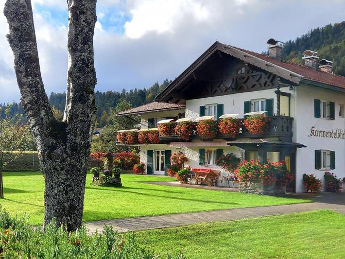 Ferienwohnung für 4 Personen, mit Balkon und Ausblick in Wallgau