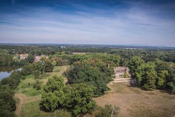 Château pour 15 personnes, avec jardin et piscine dans Allier