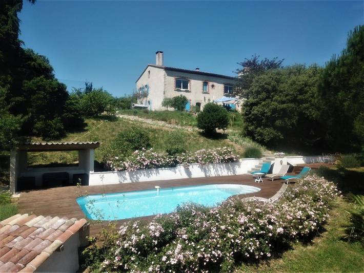 Location de vacances pour 2 personnes, avec Terrasse et Jardin ainsi que Piscine et Vue à Puybegon - 3