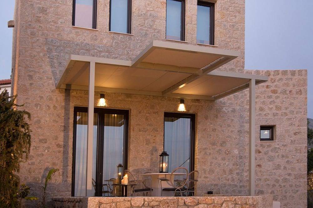 Genießen Sie die Entspannung von chic Meer leben in einer Neuen traditionellen Steinvilla in Stoupa, Messenien