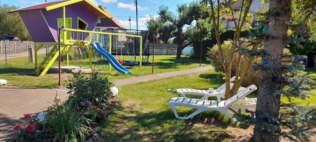 Ferienwohnung für 4 Personen, mit Terrasse und Garten sowie Ausblick und Seeblick in Thüringen