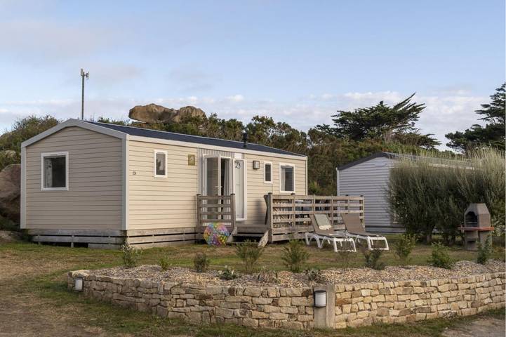 Camping pour 6 personnes, avec piscine ainsi que terrasse et jardin, animaux acceptés à Perros-Guirec