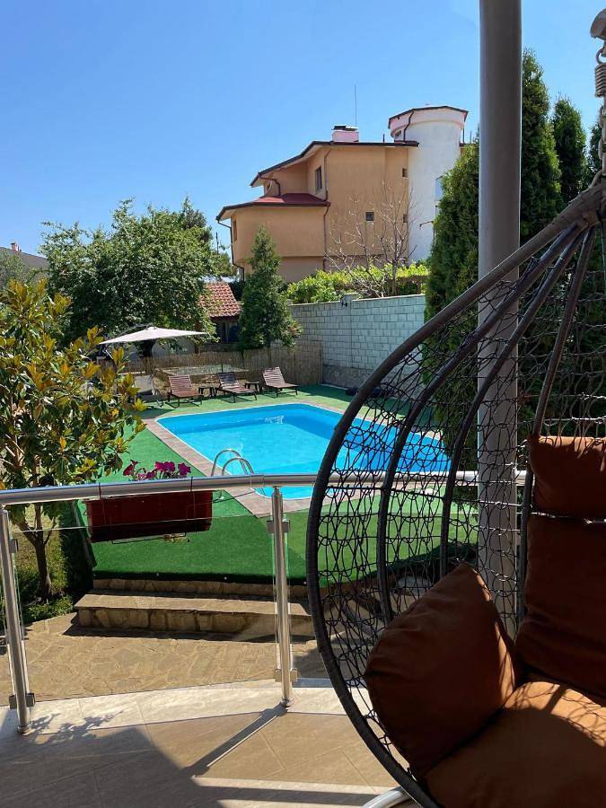 Villa pour 14 personnes, avec jacuzzi ainsi que jardin et piscine en Bulgarie
