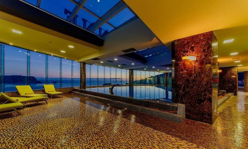 Ferienwohnung für 3 Personen, mit Balkon und Sauna sowie Ausblick und Pool in Budva - 4