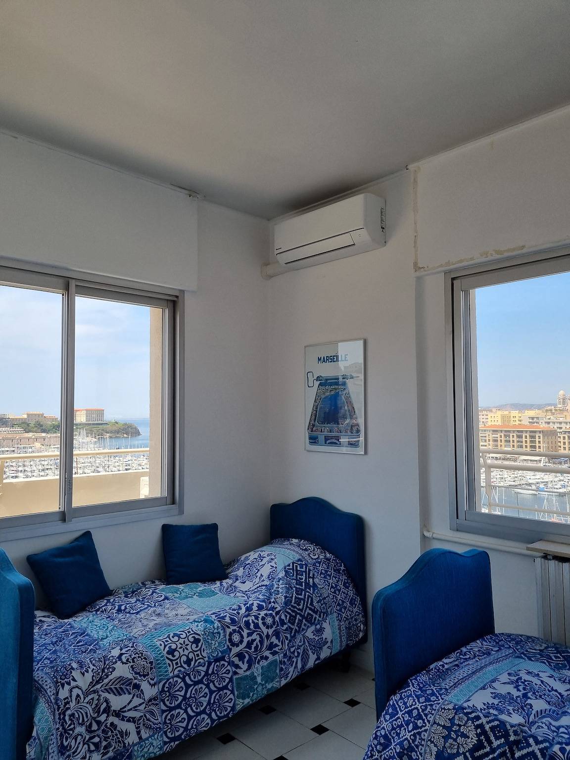 Entire apartment, Apartment 'Vue Imprenable Sur Le Vieux Port' with Sea View, Wi-Fi and Air Conditioning in Marseille, Marseille region