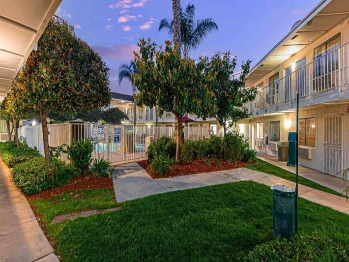 Apartamento entero, 1 cama tamaño queen | Ducha adaptada para personas con discapacidad in Temecula, Riverside County