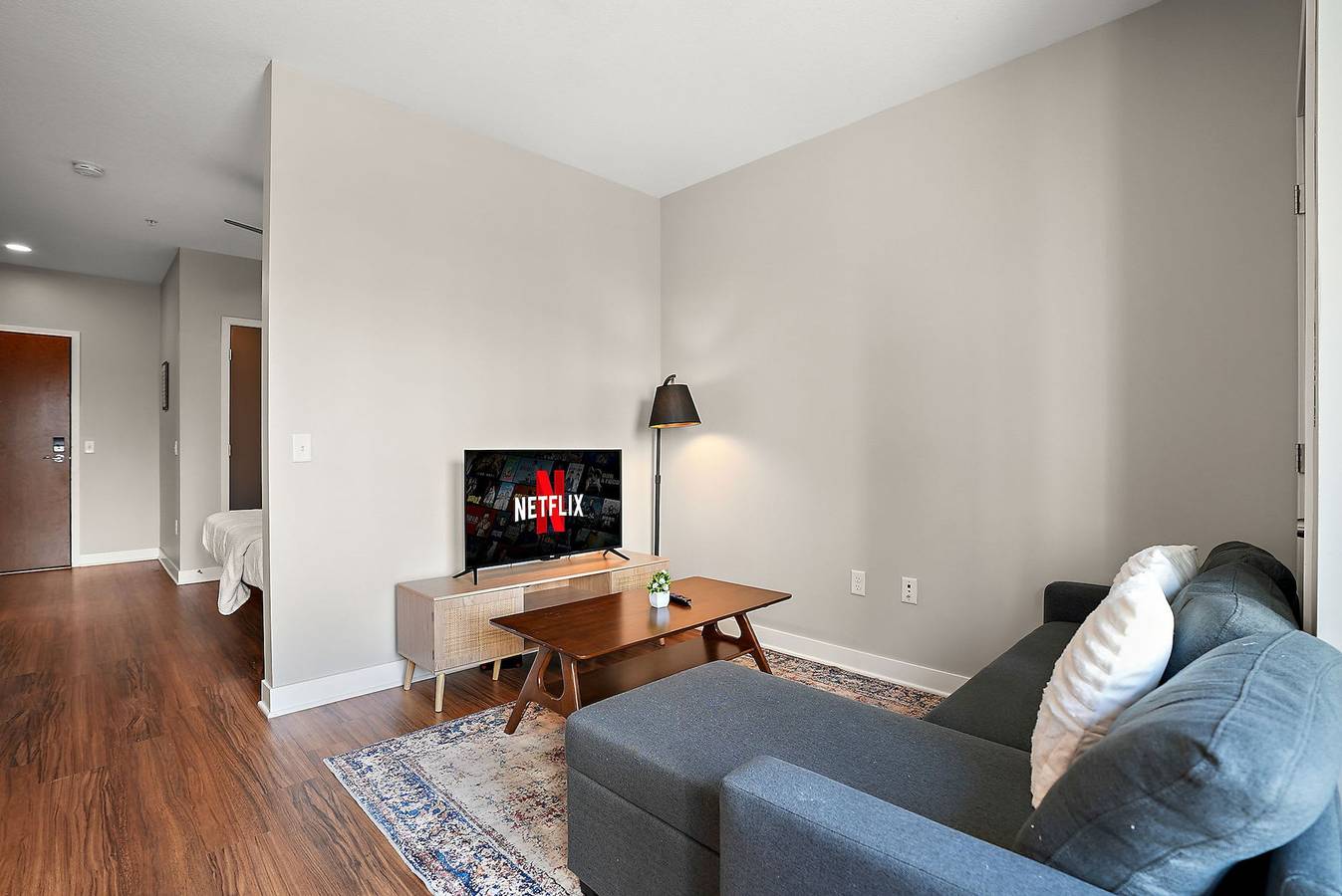 Entire apartment, Cozysuites in Marquee Studio King with pool gym in Minneapolis, Twin Cities