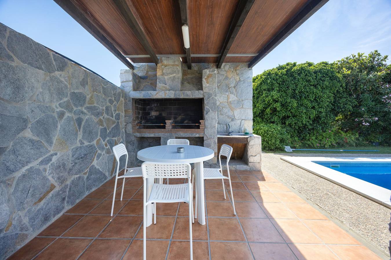 Apartamentos Galindo: Piscina in Condivisione, Solo per Famiglie in Conil de la Frontera, Costa de la Luz