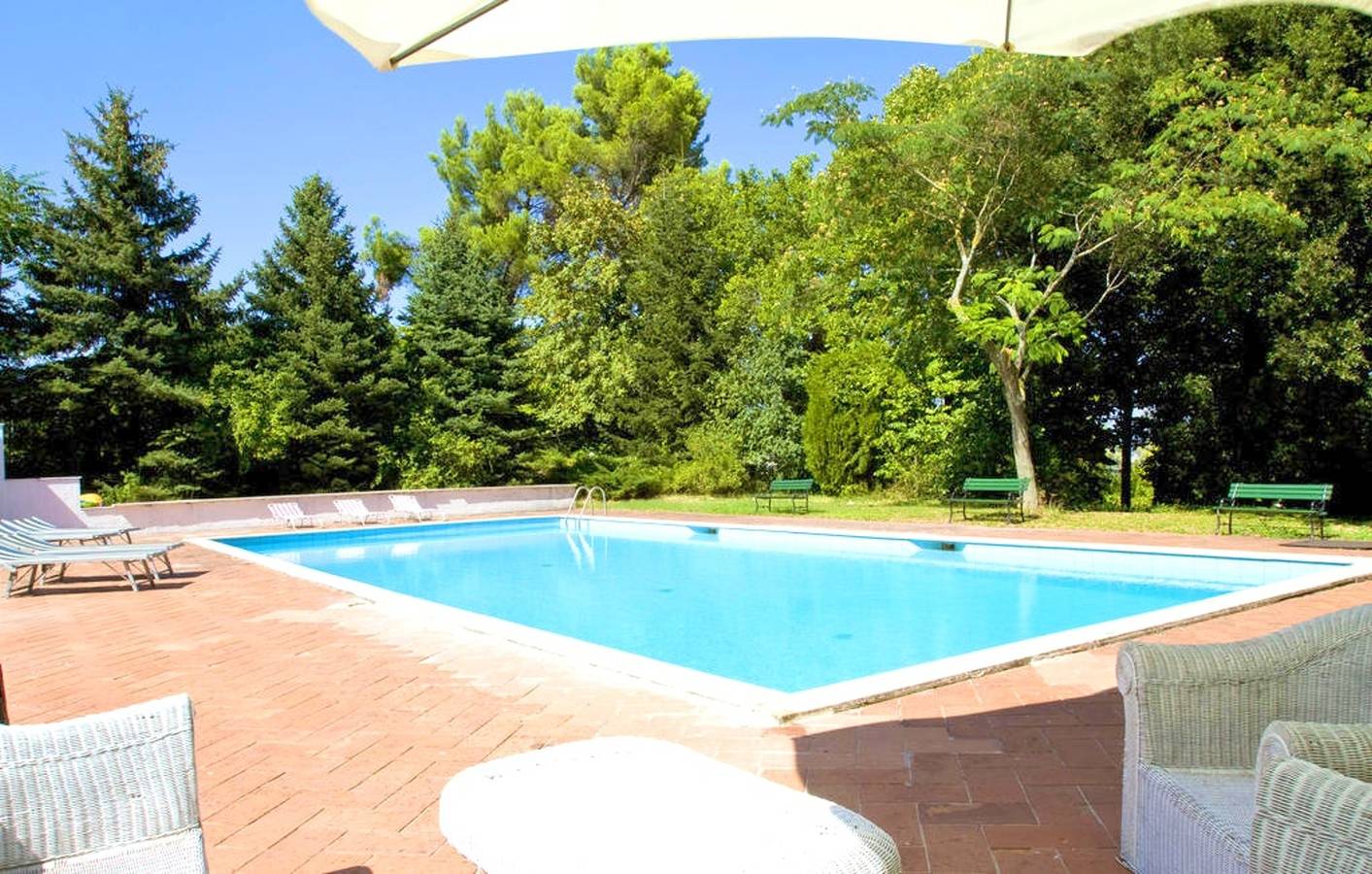 Entire apartment, Comfortable Apartment in Fabriano, 35 m² with Shared Pool in Fabriano, Ancona Province