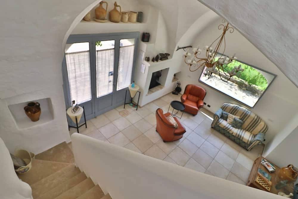Masseria Trullo Sovrano: trulli, authentic charm, pool and flavors. in Cisternino, Salento