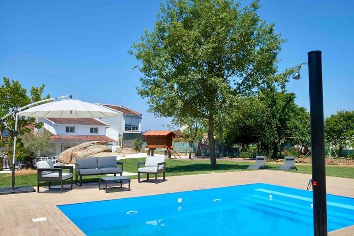 Casa de vacaciones para 8 personas, con vistas además de piscina y jardín - 1