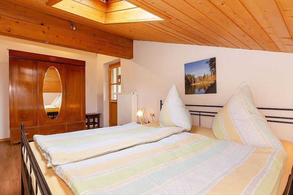 Ganze Wohnung, Ferienwohnung auf zwei Ebenen 73 qm, 4 Personen, 2 Schlafzimmer, Balkon in Marquartstein, Bayerische Alpen