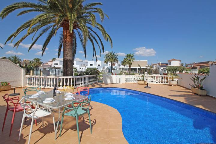 Casa rural para 8 personas, con terraza en Ampuriabrava