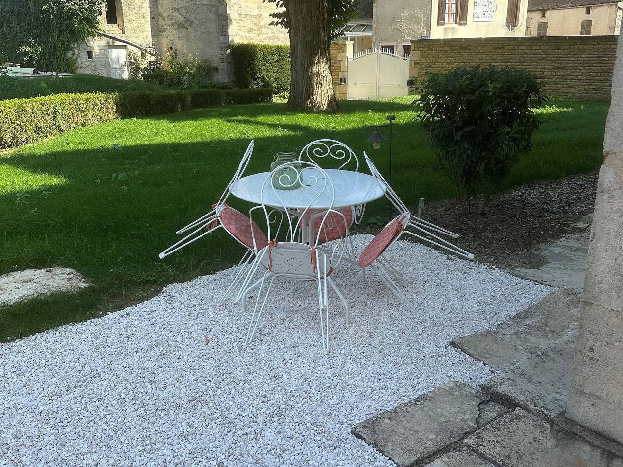 Gemütliche Wohnung mit beheiztem Pool und privatem Garten in Côte-d'Or in Laignes, Montbard und Umgebung