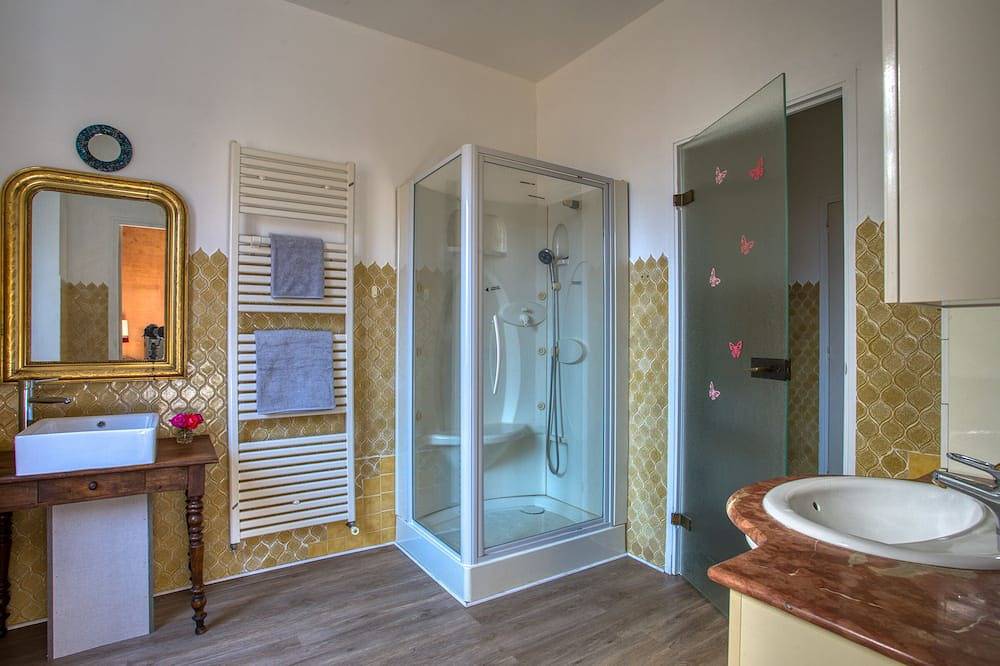 Magnificent Villa on 50 ha overlooking the medieval town of Domme in Domme, Périgord Noir