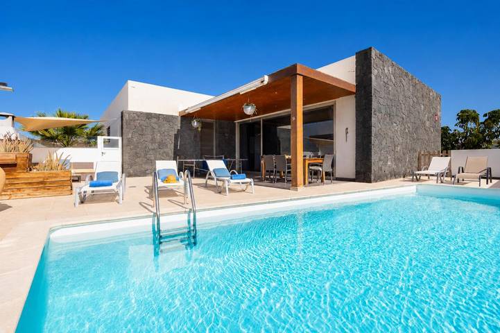 Villa voor 6 personen, with Uitzicht op zee and Terras as well as Tuin in Puerto del Carmen