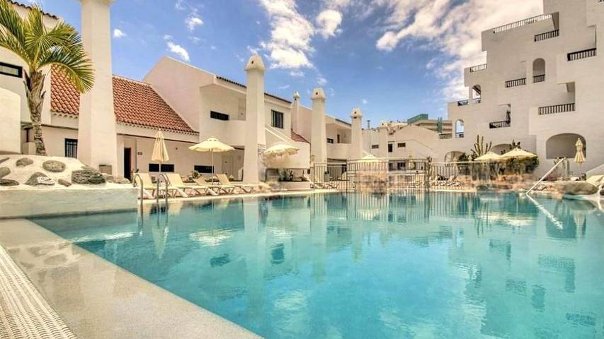 Chalet voor 4 personen, with terras and tuin as well as zwembad in Zuid Tenerife