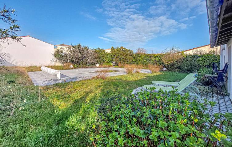 Location de vacances pour 8 personnes, avec terrasse ainsi que piscine et jardin dans Courlay Sur Mer - 3