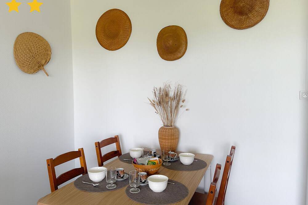 Ganze Wohnung, La Digue -Apartment-Ensuite Bad-Strandblick in Calais, Calais und Umgebung