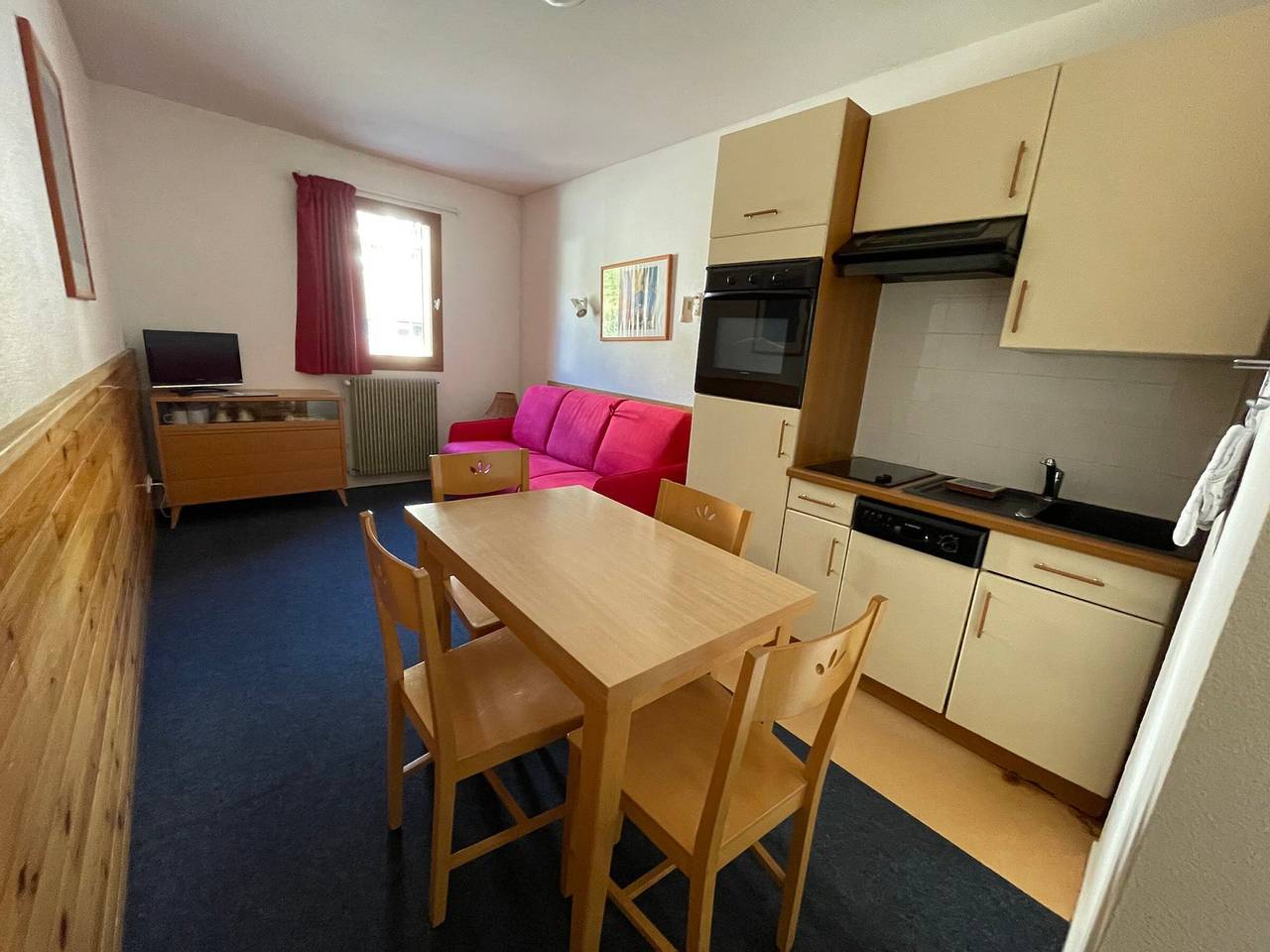 Entire studio, Gourette: Studio 4 pers, Sauna, Heated Pool in Gourette, Eaux-Bonnes