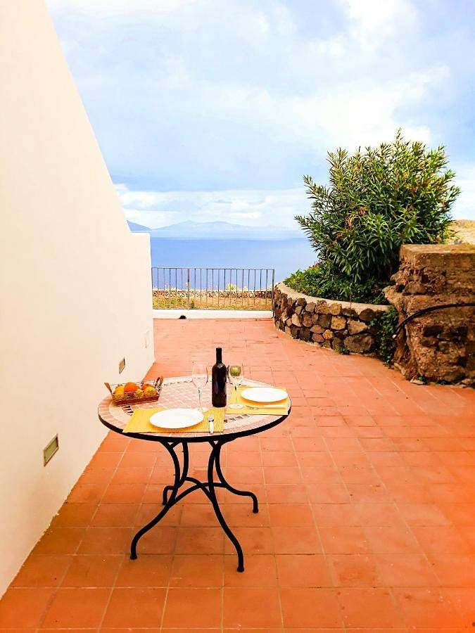 Gîte pour 2 personnes, avec vue et jardin à Filicudi - 4