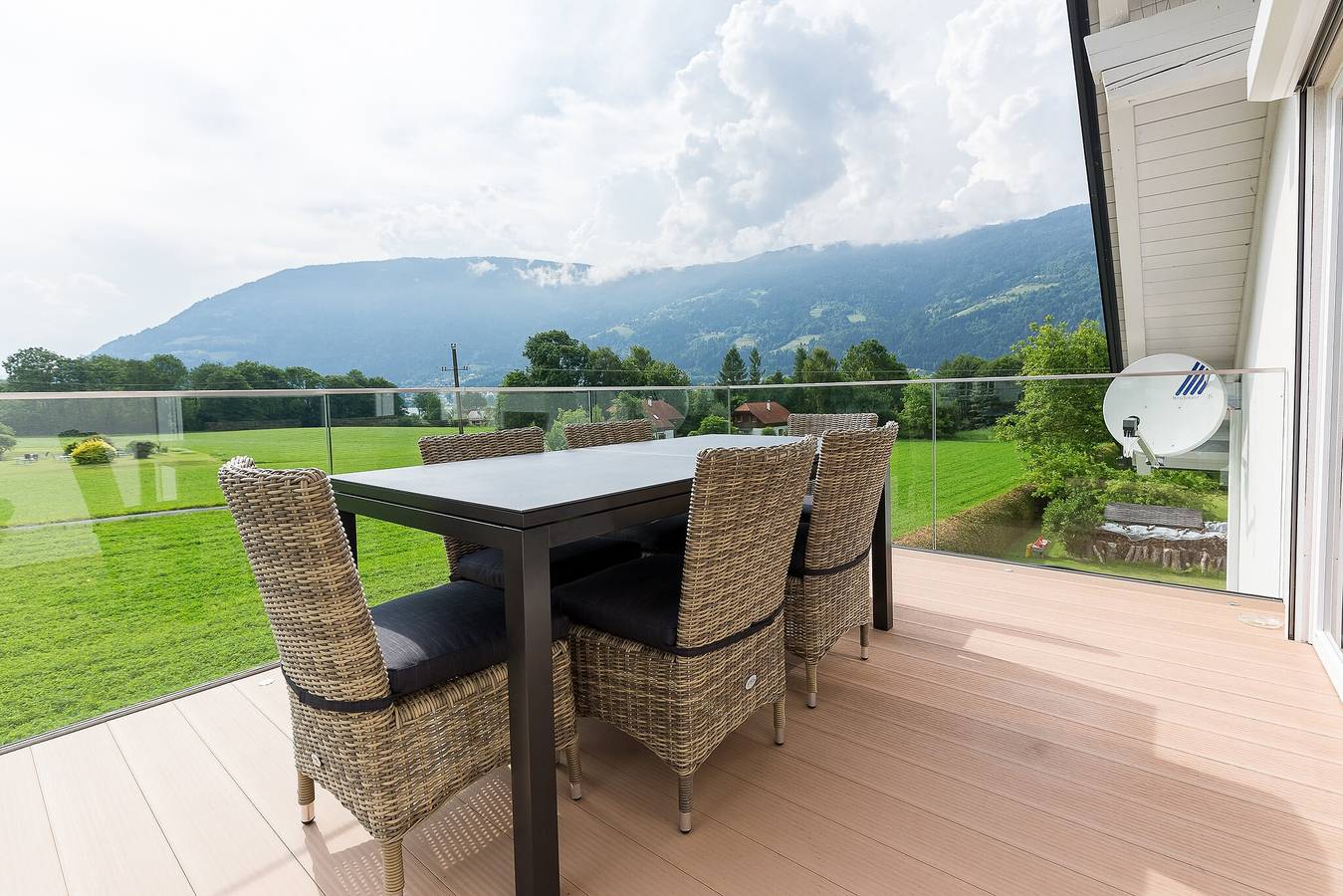 Ganze Wohnung, Ferienwohnung 'Villa Müller Turmfalke' mit Seeblick, Gemeinschaftsgarten und Wlan in Ossiach, Bezirk Feldkirchen