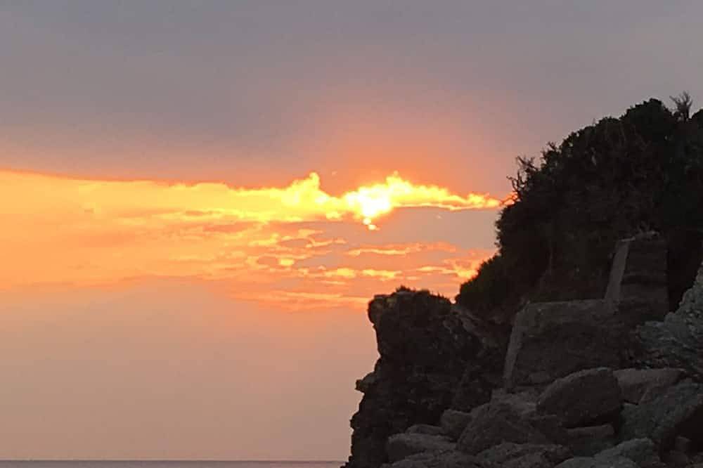 Entire apartment, Il Gallo - A jewel overlooking the mediterranean sea and the old town of Tropea in Tropea, Vibo Valentia Province