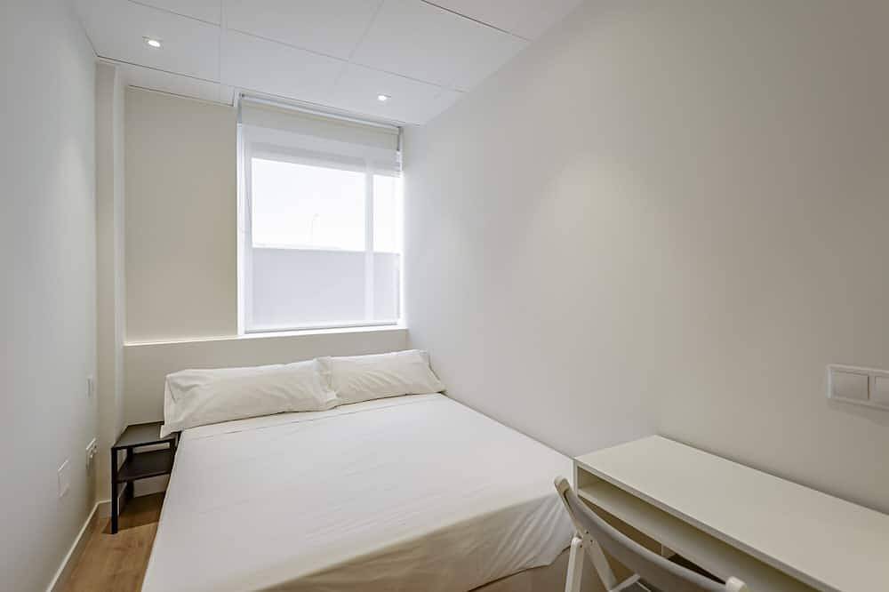 Entire apartment, New Luxury Apartment Madrid Feria 110 in Madrid, Madrid Province