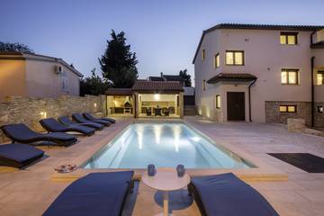 Villa für 10 Personen, mit Pool und Garten sowie Terrasse in Premantura