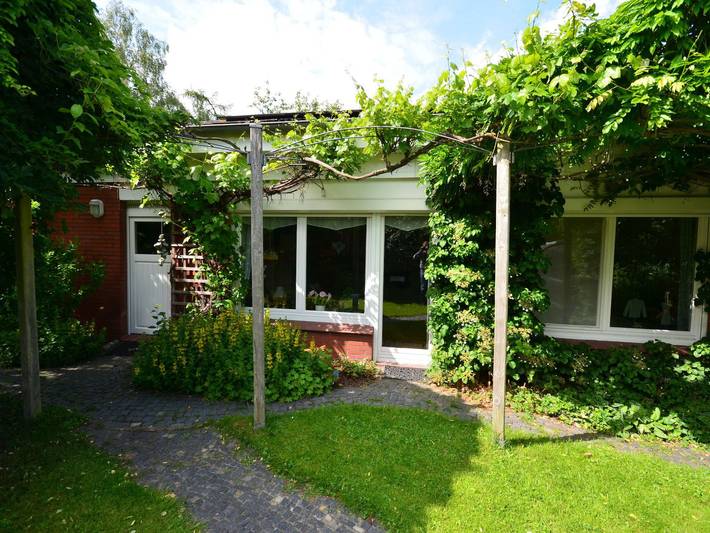 Ferienwohnung für 4 Personen, mit Garten und Terrasse, kinderfreundlich in Emden