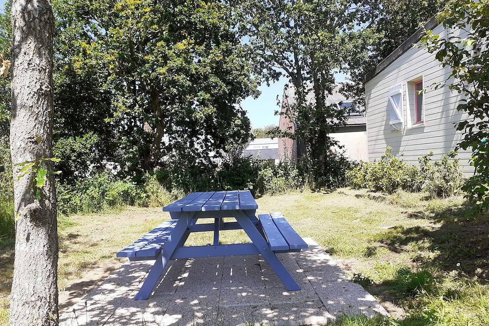 Appartement entier, Studio gîte avec jardin pour rayonner en Pays Bigouden in Pont-l'Abbé, Région de Quimper