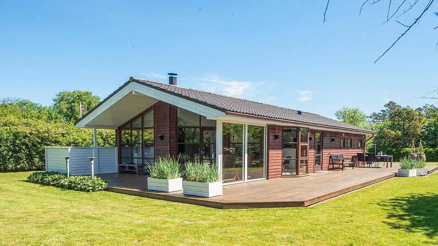 Ferienhaus für 9 Personen, mit Whirlpool und Sauna sowie Garten in Nissum Fjord