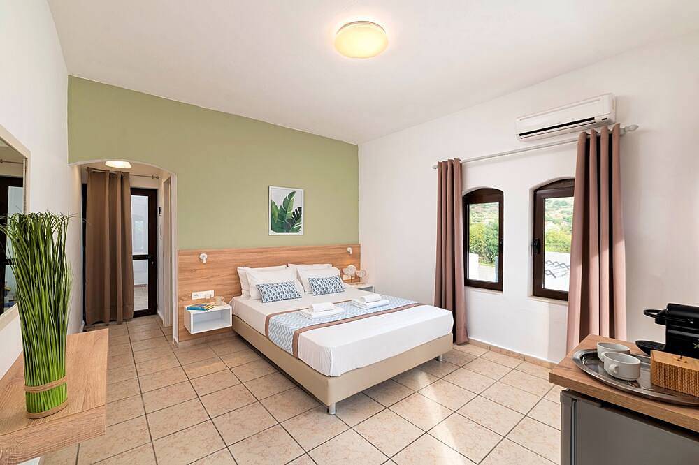 Ganze Wohnung, Welcome Apts laid just 1600m away from the longest sandy beach of northern Crete and the touristic Georgioupolis Town, offering great views to the Cretan Sea and the White Mountains.  Welcome Apts is ideal for couples, families, a group of families or a g in Georgioupoli, Chania und Umgebung
