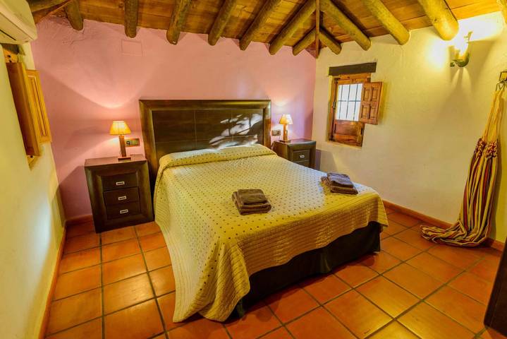 Casa rural para 8 personas, con jacuzzi y jardín además de piscina y balcón en Algarinejo - 2