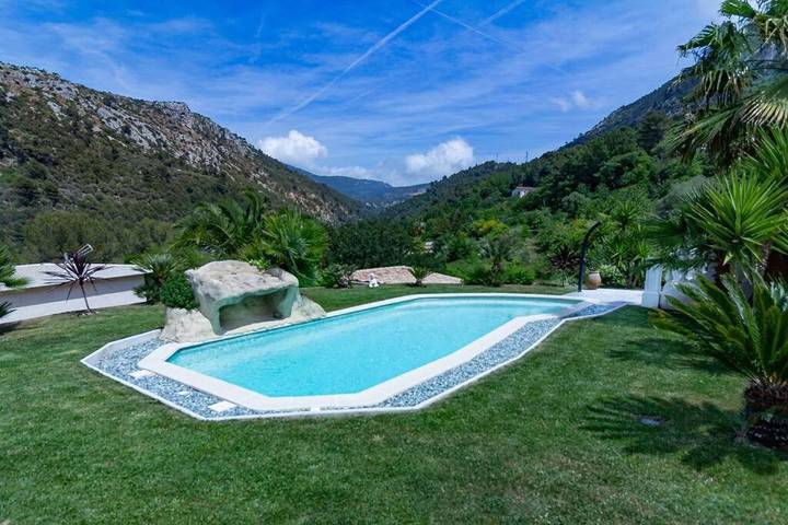 Location de vacances pour 11 personnes, avec jardin ainsi que piscine et jacuzzi à La Trinité - 4