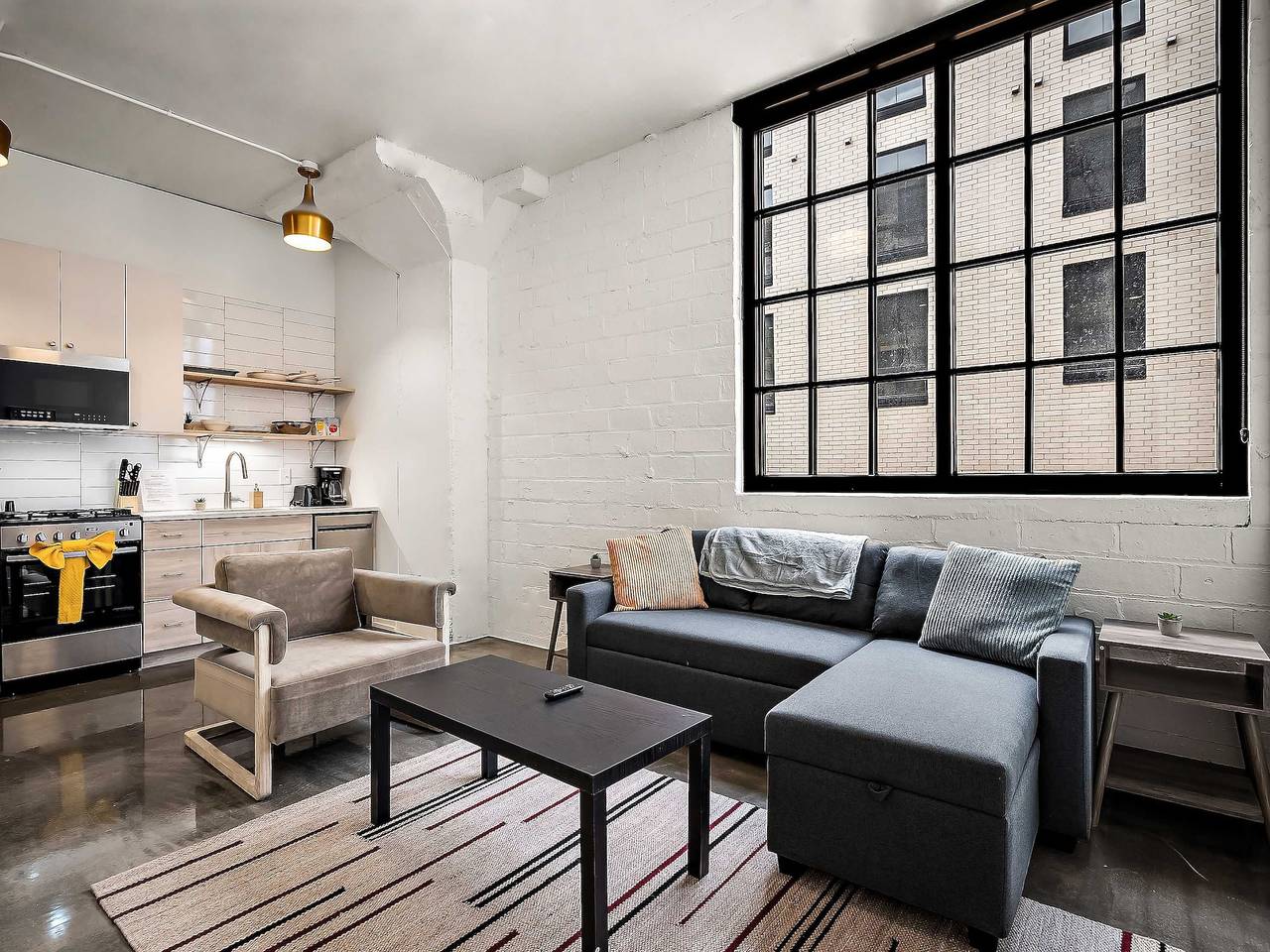 Entire apartment, Cozysuites Nlg w pool  bowling alley  sauna  29 in Minneapolis, Twin Cities