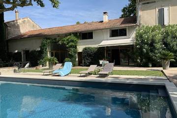 Location de vacances pour 10 personnes, avec terrasse et jardin à Cabannes