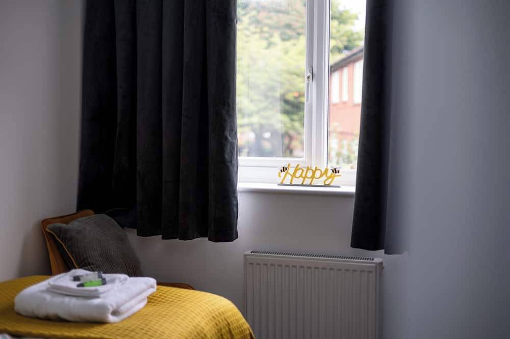 Ganze Wohnung, Greenwood - 4 Bed Home With Parking & Fast Wi-Fi in Wakefield, Westliches Yorkshire