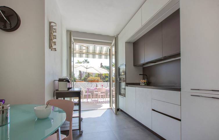 Appartamento intero, Accogliente appartamento con 1 camera da letto e terrazza, a 1 km dalla spiaggia e con parcheggio gratuito in Borgio Verezzi, Riviera di Ponente