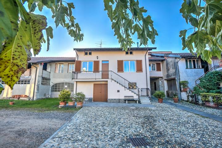 Casa vacanza per 4 persone, con Balcone e Piscina per bambini a Arcisate