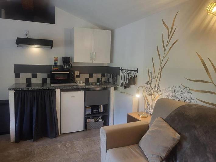 Location de vacances pour 2 personnes, avec terrasse et jardin, animaux acceptés à Contes - 4