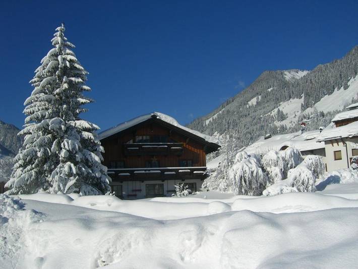 BnB für 3 Personen, mit Balkon und Terrasse sowie Garten und Ausblick in Lermoos