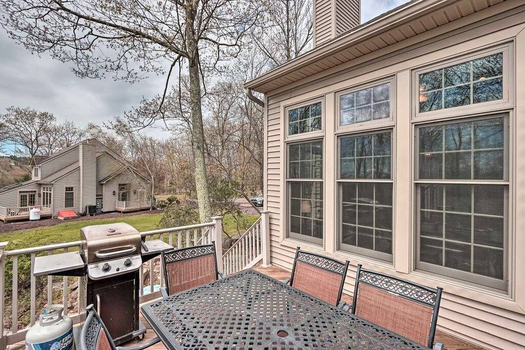 Fresh Bright and Clean Mountainside Villa w free Beach&Pool Access in Hickory Run State Park